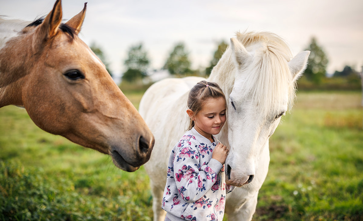 Mädchen mit Pferden - Reiturlaub Deutschland